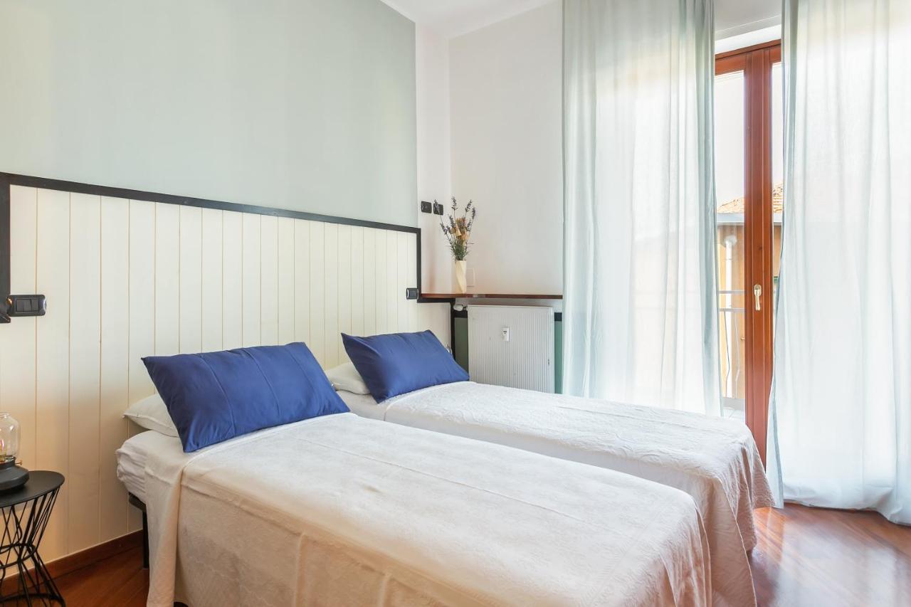Santa Chiara Apartment By Myhomeincomo Exterior foto